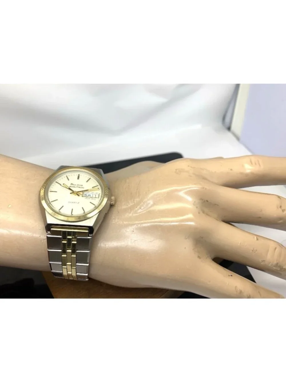 Bulova accutron men